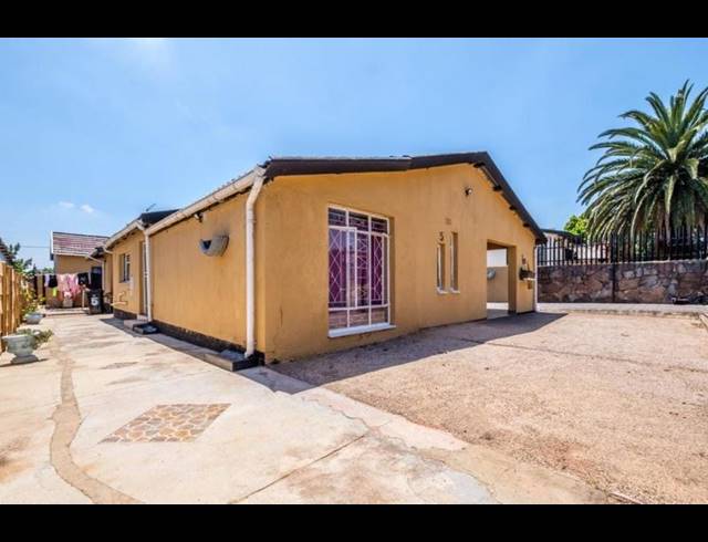 5 BEDROOM HOUSE FOR SALE IN SOPHIATOWN